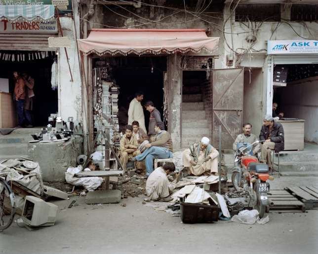 ewaste recycling in Lahore Pakistan at home toxic by Valentino Bellini