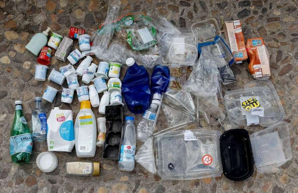 plastic pollution - waste for a week