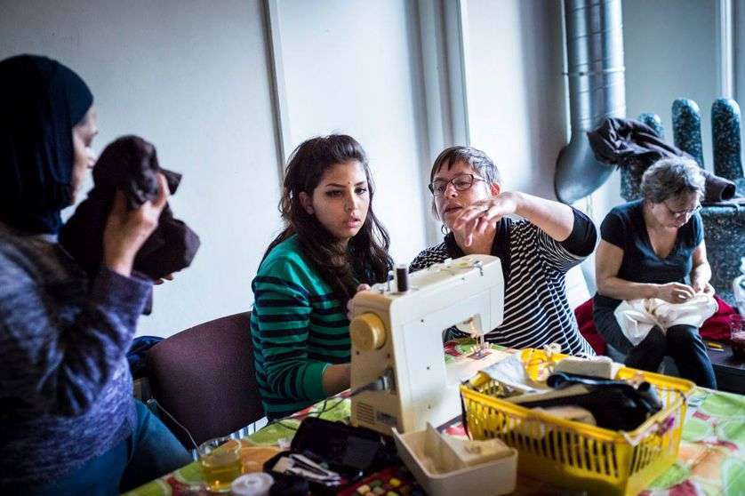 repair cafes via Repair Cafe International - experts help newbies